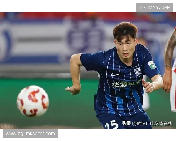 武汉三镇出其不意的二点抢断完全打穿对方