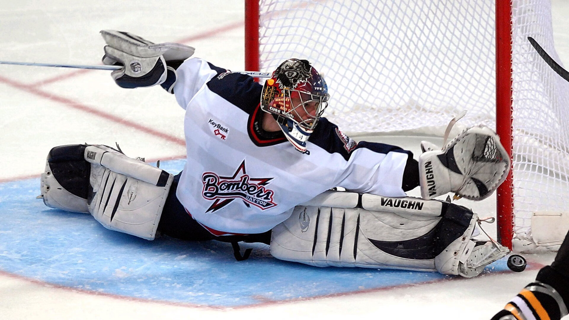 拉恩:全黑队外线的重要进攻手段,突破速度让对手防不胜防,拉恩对费雷拉