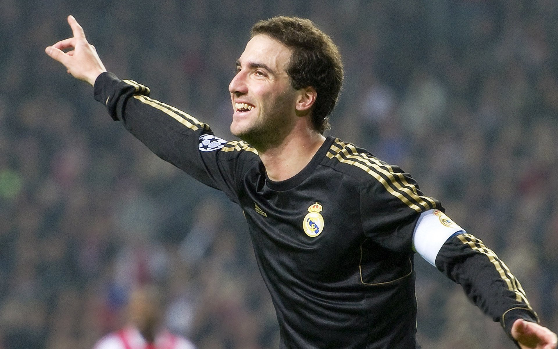 英超激烈竞争,豪门争锋夺雄